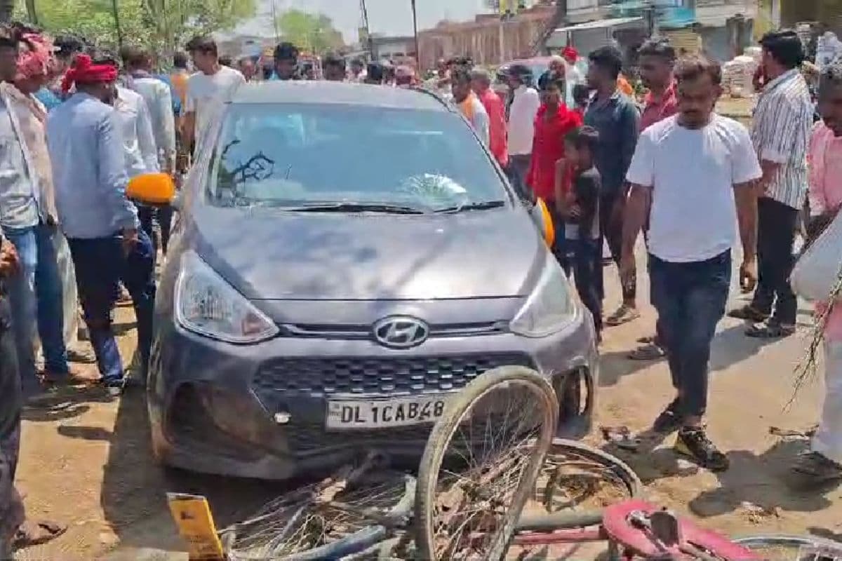 गिरिडीह में कार की चपेट में आने से पांच छात्राएं घायल
