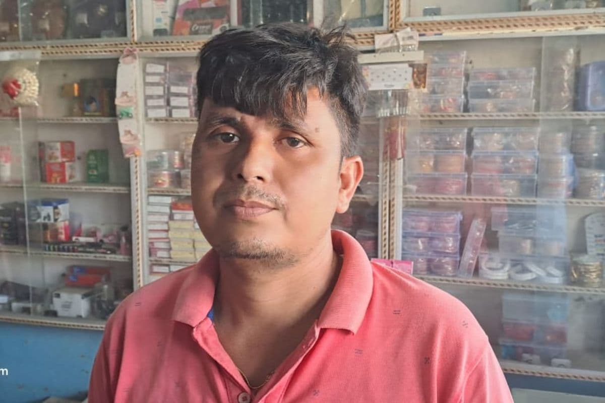 कॉस्मेटिक दुकान की आड़ में मरीजों का इलाज करता था राशन डीलर, पुलिस ने किया गिरफ्तार
