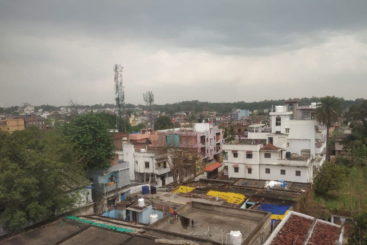 Jharkhand Weather: रांची में झमाझम बारिश, जानें कब से साफ होगा मौसम