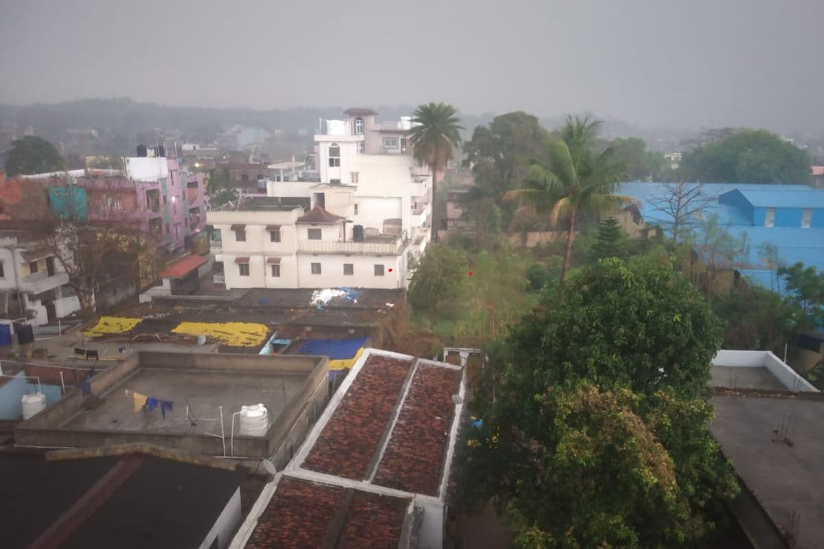 Jharkhand Weather: रांची में सुबह 10 बजे छा गया अंधेरा फिर हुई झमाझम बारिश, इन इलाकों में भी वर्षा की संभावना