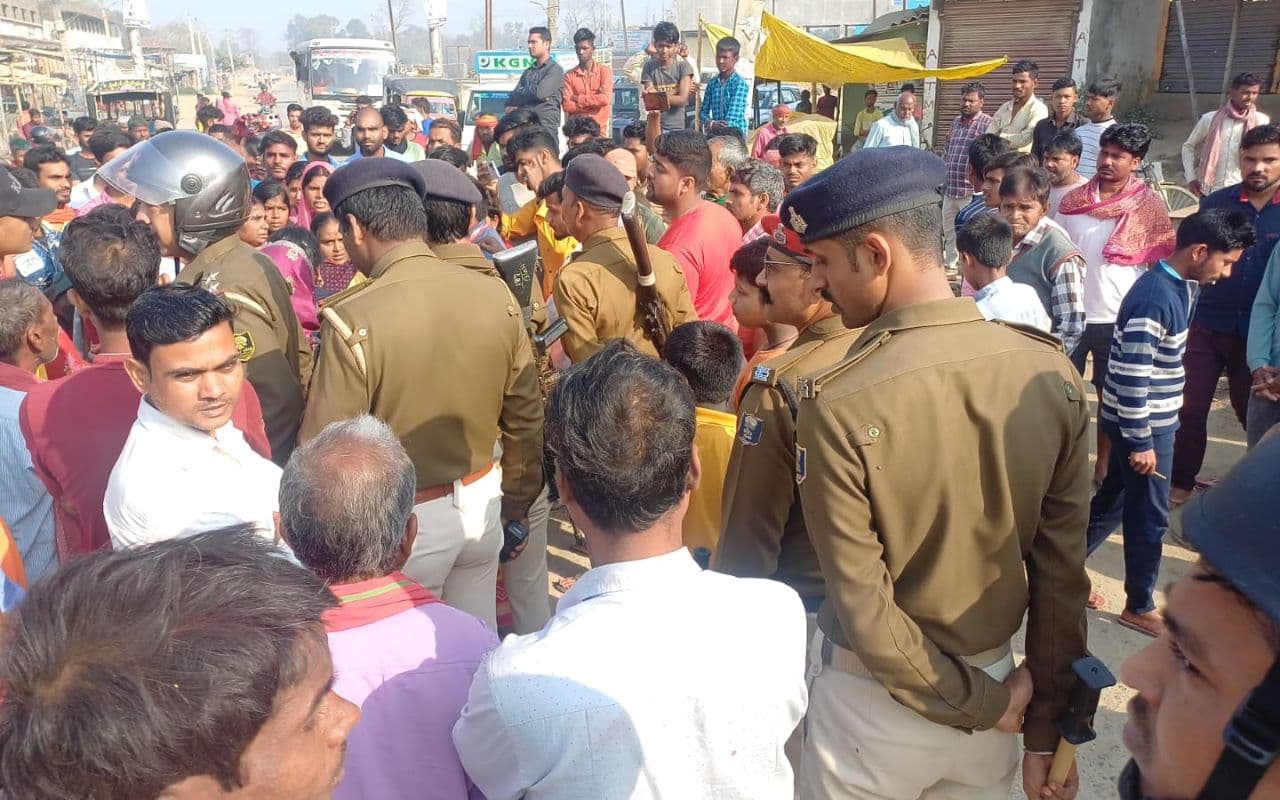 होली के दिन गंडक में तैरता मिला 14 वर्षीय लड़का का शव, मचा हाहाकार, परिजन के सामने बेबस नजर आये SDPO