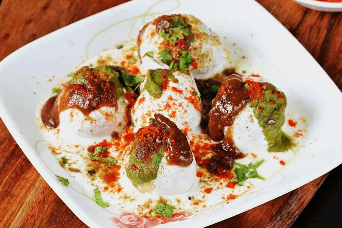 Holi Special Dahi Vada: होली के पकवानों में शामिल करें चटपटे दही बड़ा का स्वाद,नोट करें रेसिपी