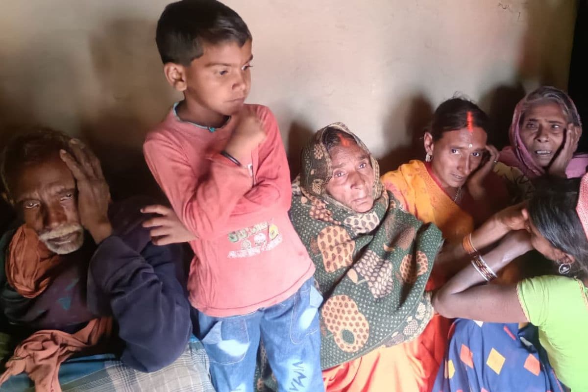 Chatra News: चतरा में जुड़वा बच्चों के साथ आग में जिंदा जली महिला, गांव में पसरा मातम