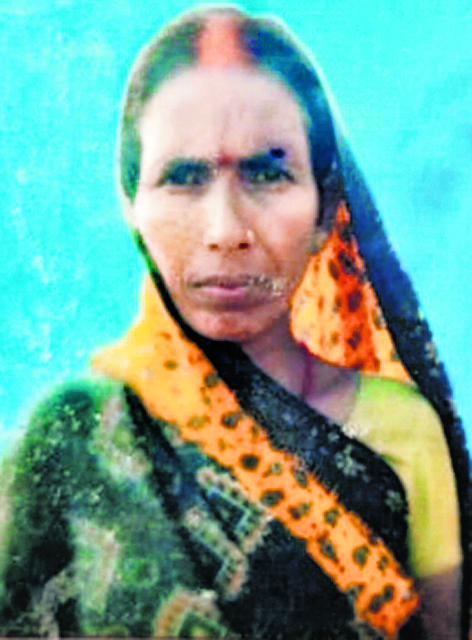 विद्युत प्रवाहित तार की चपेट में आने से अधेड़ महिला की मौत