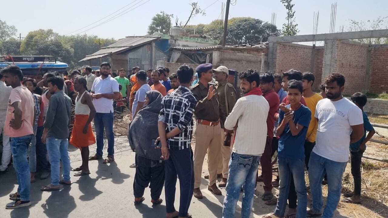 ई-रिक्शा की चपेट में आने से बच्ची की मौत, सड़क जाम