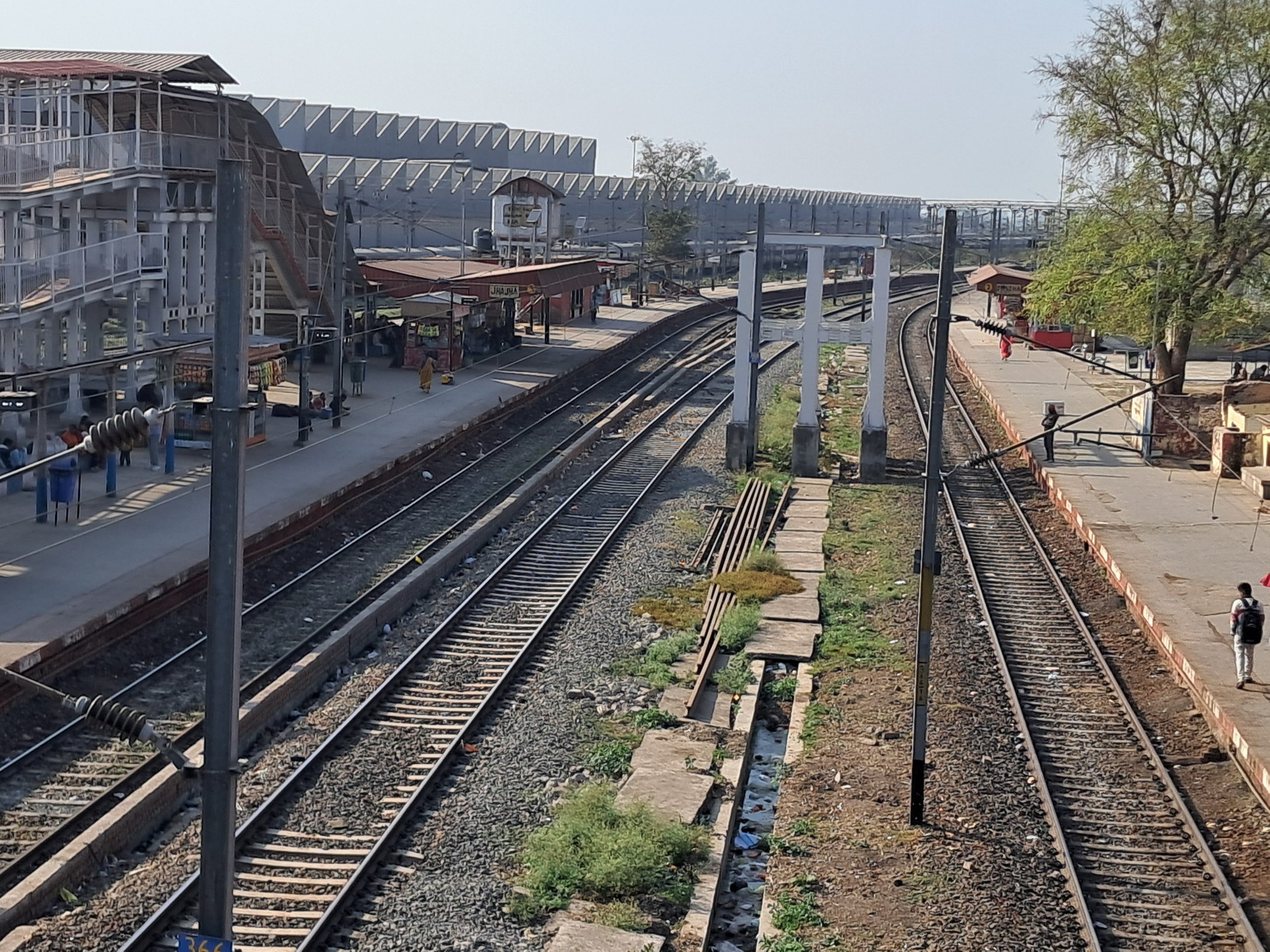 आठ घंटे का ट्रैफिक व पावर ब्लॉक, कई ट्रेनें रद्द, कई के बदले रूट