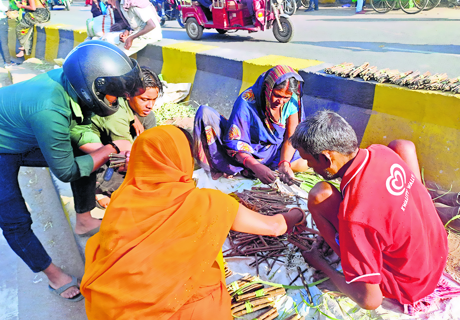 रमजान : मिस्वाक व नीम के दातुन की बढ़ी मांग