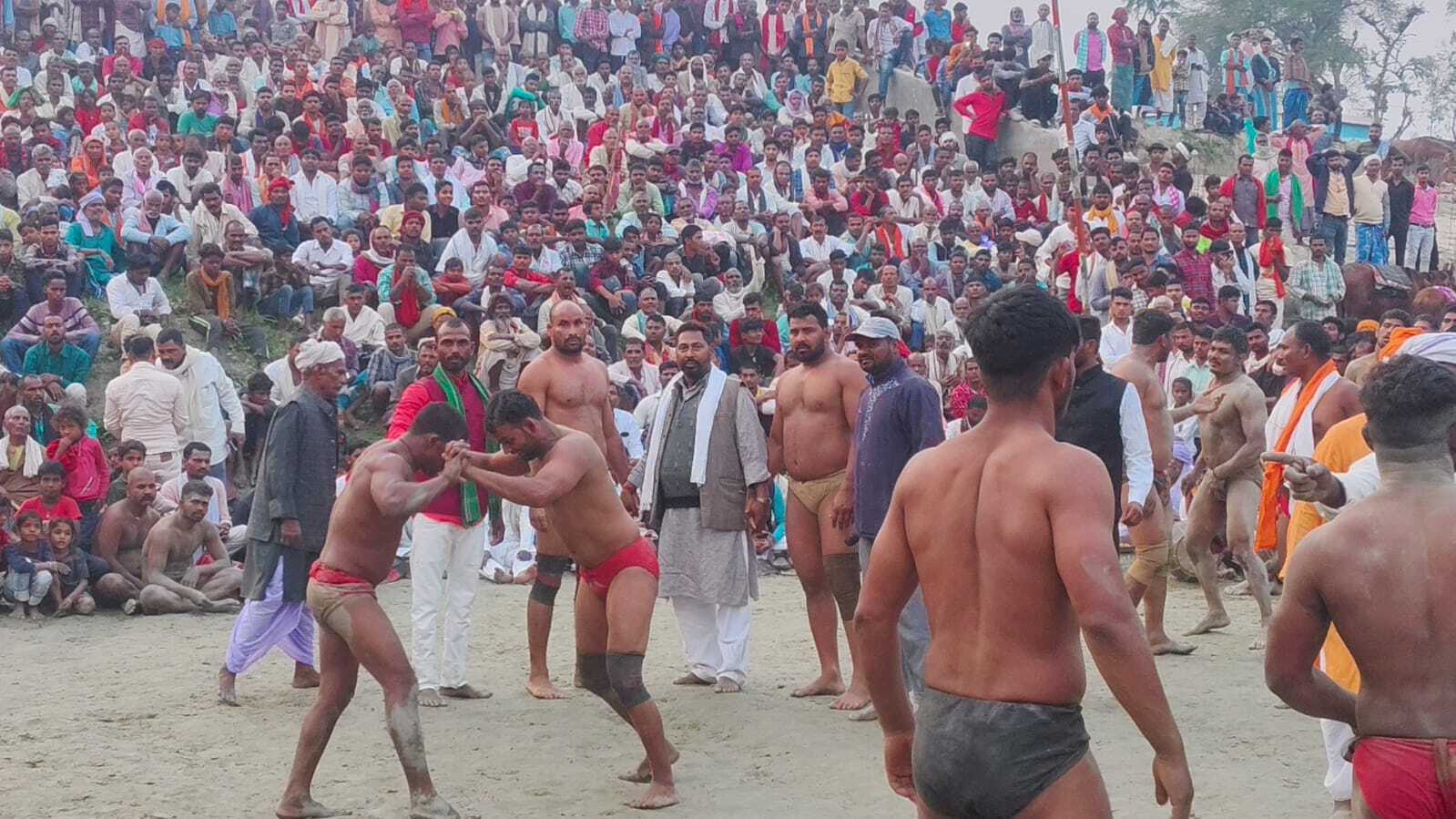 दीपक ने मेरठ के शाखीर नूर पहलवान को दी पटखनी