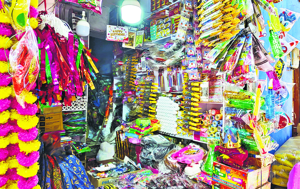Jehanabad : होली के लिए सजने लगा बाजार, अच्छे कारोबार की उम्मीद में दुकानदार