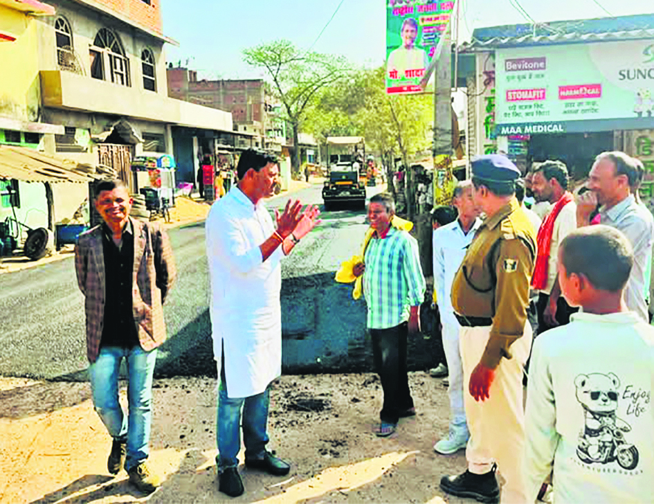 hajipur news. विधायक ने निर्माणाधीन सड़क का किया निरीक्षण