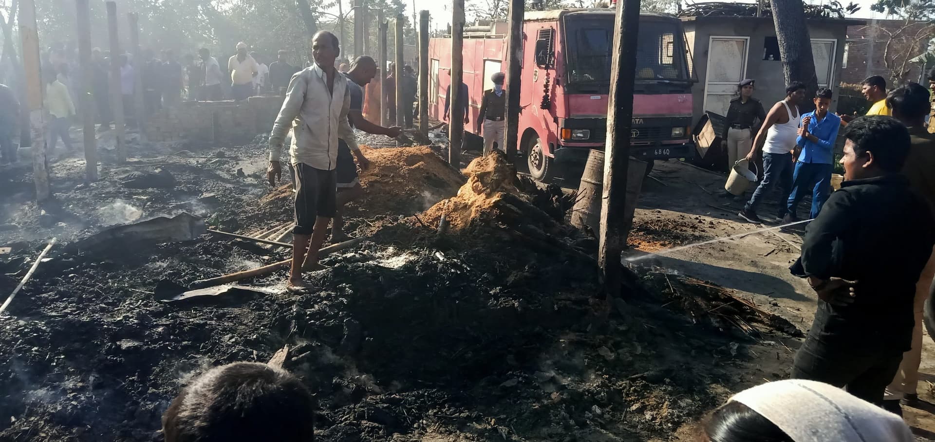 चूल्हे से निकली चिंगारी, 10 घर जले