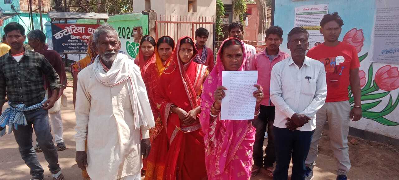 आवास सहायक के समक्ष दो पक्षों में मारपीट, महिला पंसस व युवक घायल