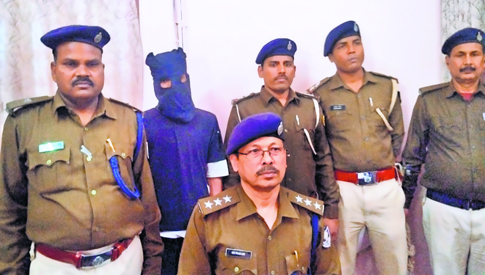 hajipur name. व्यवसायी को गोली मार कर छह लाख लूटने में शामिल एक बदमाश गिरफ्तार