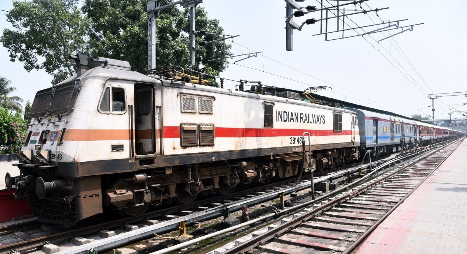 त्यौहारी भीड़ को कम करने के लिए पूसी रेलवे ने तीन जोड़ी होली स्पेशल ट्रेनें