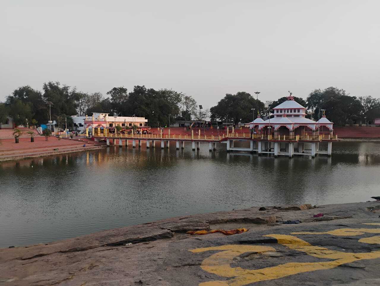 पापहारिणी सरोवर का सुखाया जा रहा जल, श्रद्धालुओं को होगी परेशानी