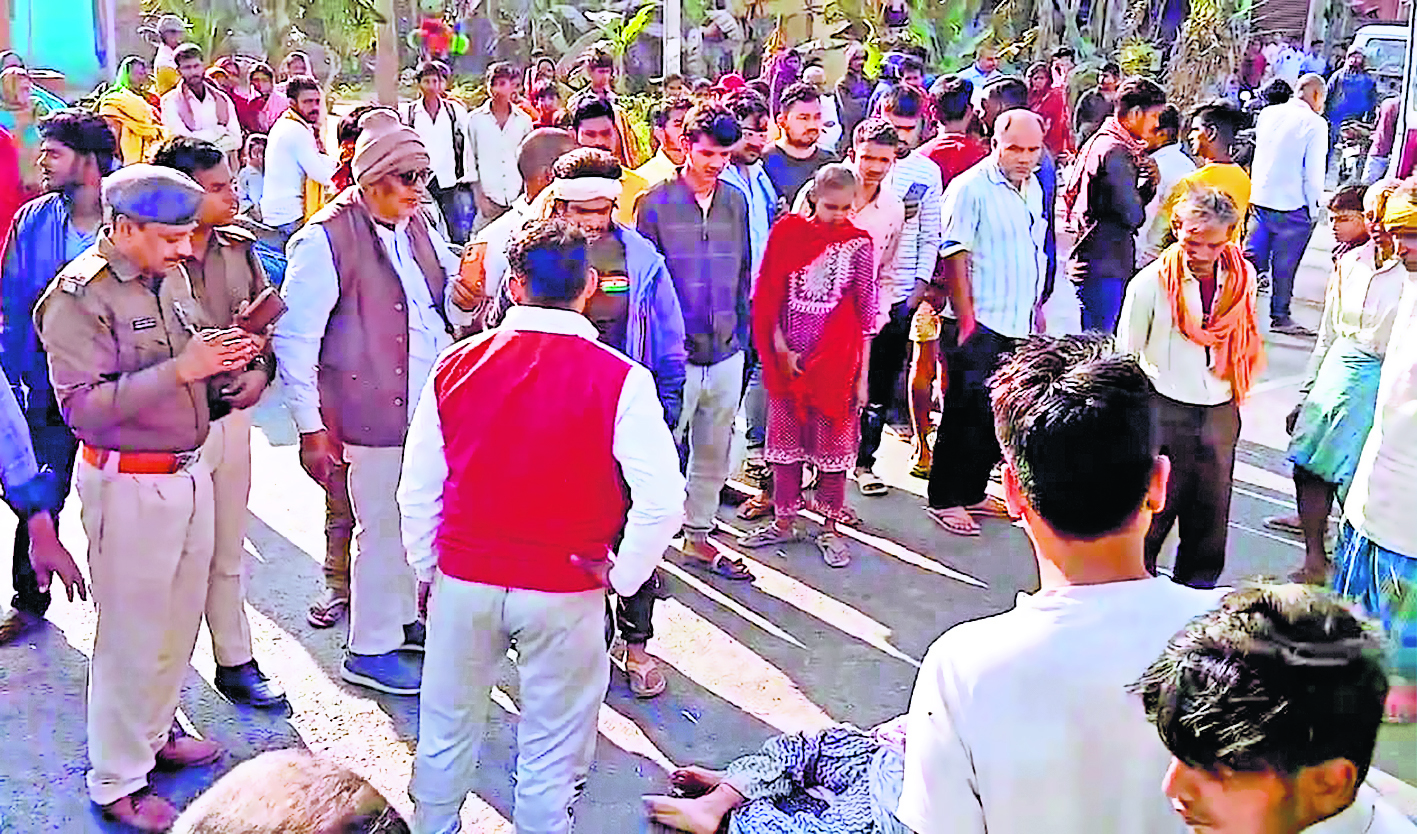 Hajipur News : राशन लेकर घर लौट रही वृद्ध महिला की पिकअप वैन के धक्के से गयी जान