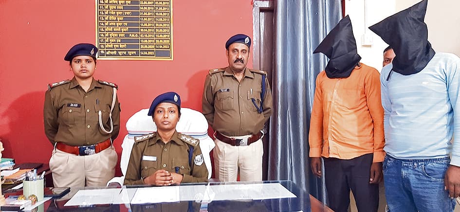 Hajipur News : किशोरी से ट्रक में दुष्कर्म मामले में महिला समेत तीन आरोपित गिरफ्तार