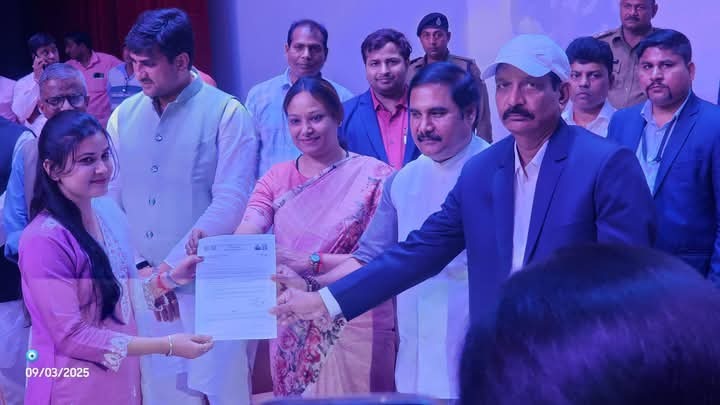 अच्छी शिक्षा देकर, समाज की मुख्य धारा में जोड़ने का काम करें : प्रभारी मंत्री