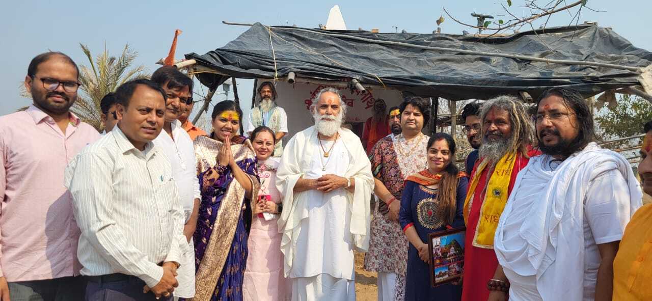 कई दिव्यता और धार्मिकताओं को अपने अंदर समेटे हैं मंदार- गीता मनीषी स्वामी ज्ञानानंद