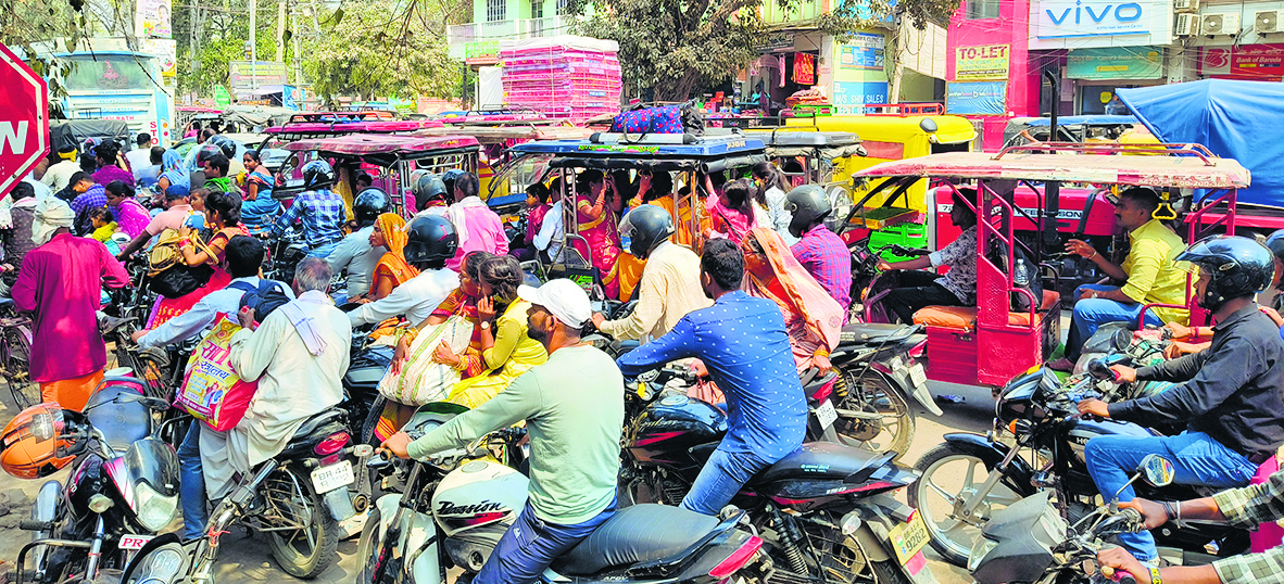 Buxar News: दिनभर जाम से जूझते रहे शहर के सभी चौक