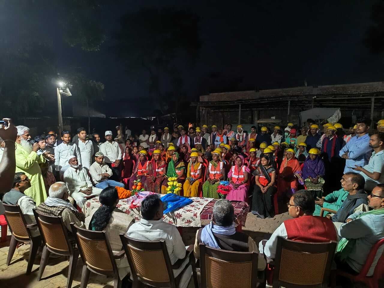 स्वच्छता कर्मियों की समस्याओं को एमएलसी ने जाना, सदर में उठाने का दिया आश्वासन