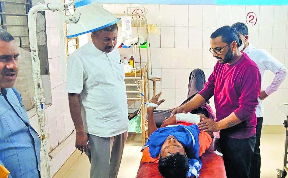 Hajipur News : बदमाशों ने दरवाजे पर बैठे युवक को मारी गोली, रेफर