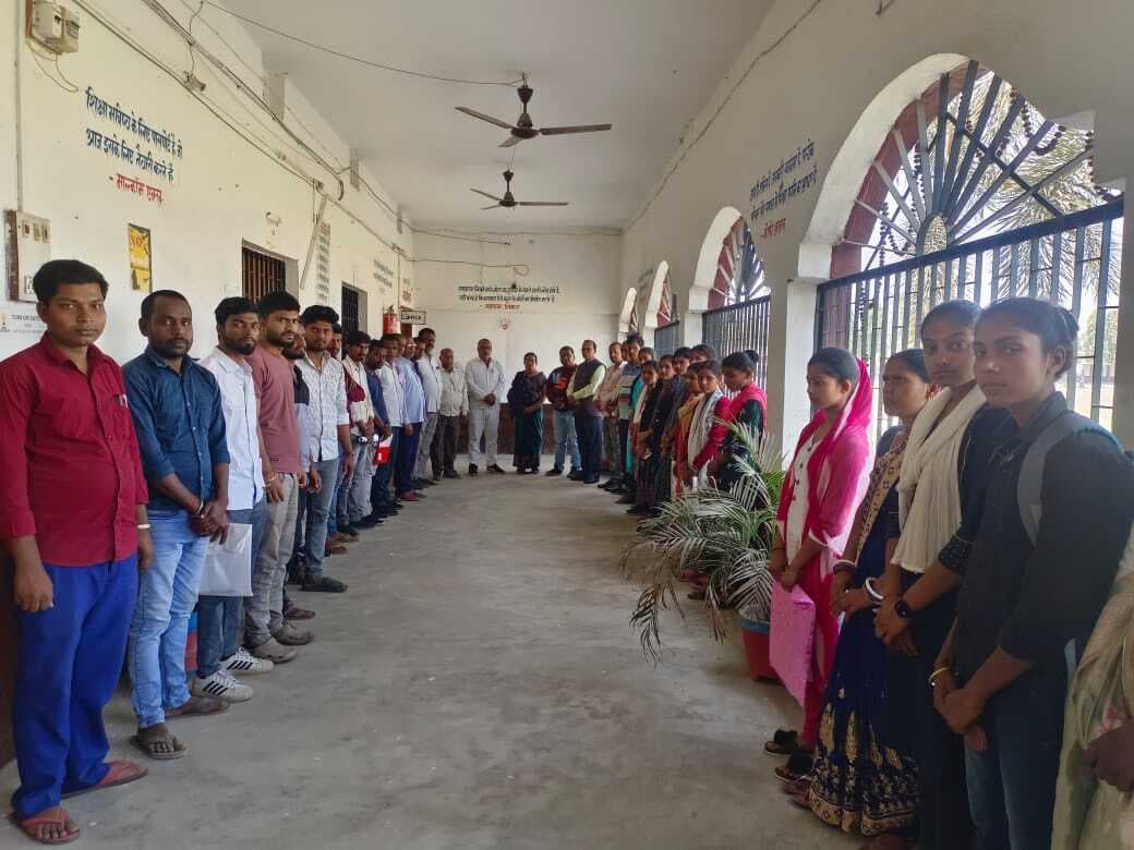 महाविद्यालय कार्यालय सहायक के आसमयिक निधन पर शोकसभा का हुआ आयोजन