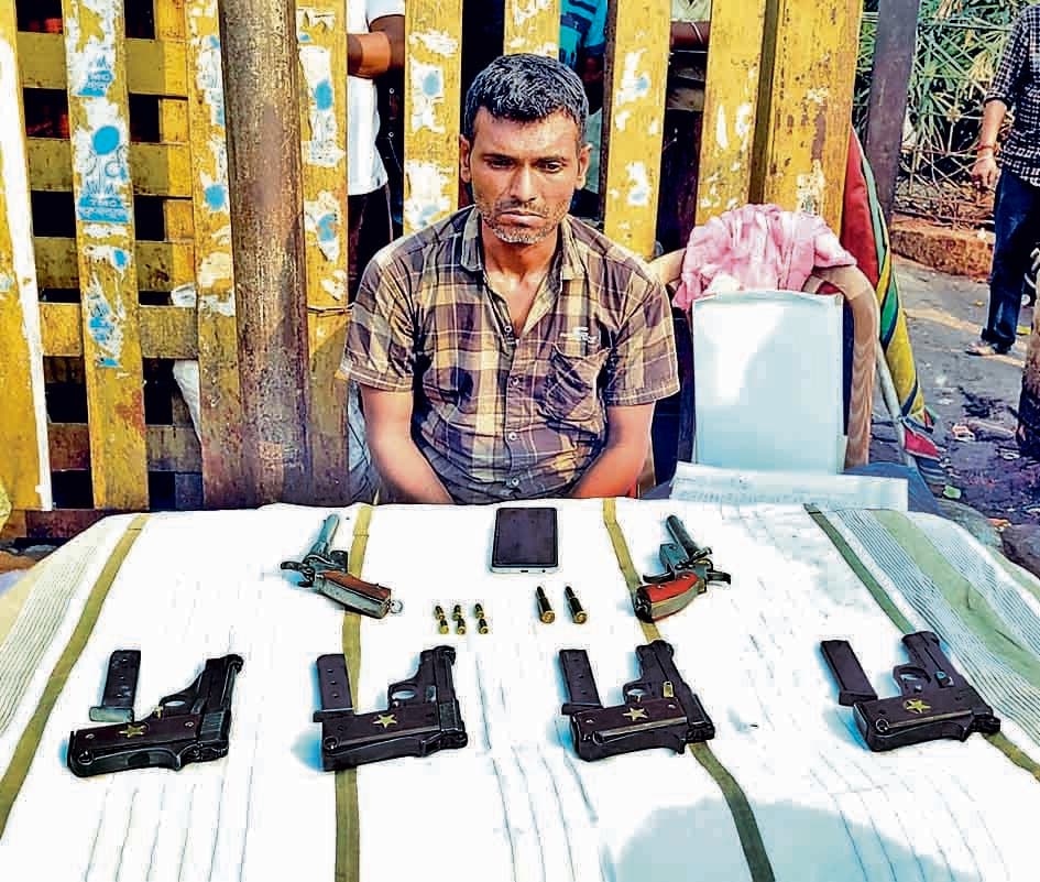 बिहार से हथियार लेकर सियालदह पहुंचा आर्म्स डीलर गिरफ्तार