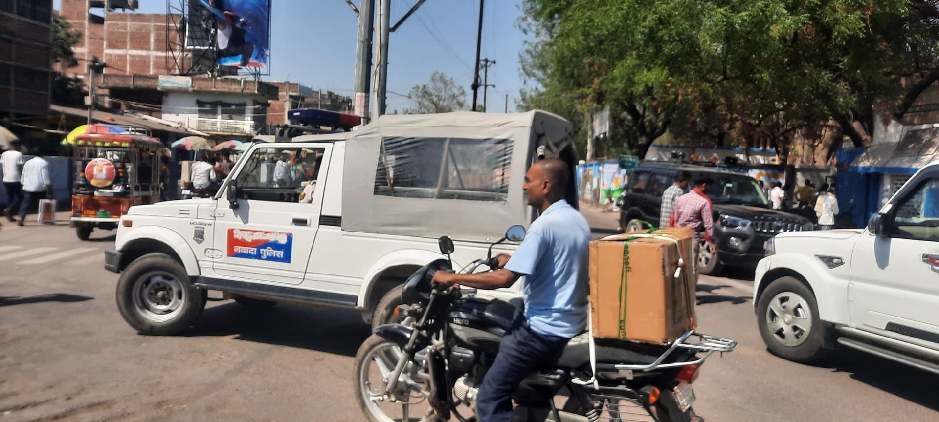 डीएम साहब… कितनों का कटा चलान.. कितने के डीएल हुए रद्द.. उठ रहा सवाल…
