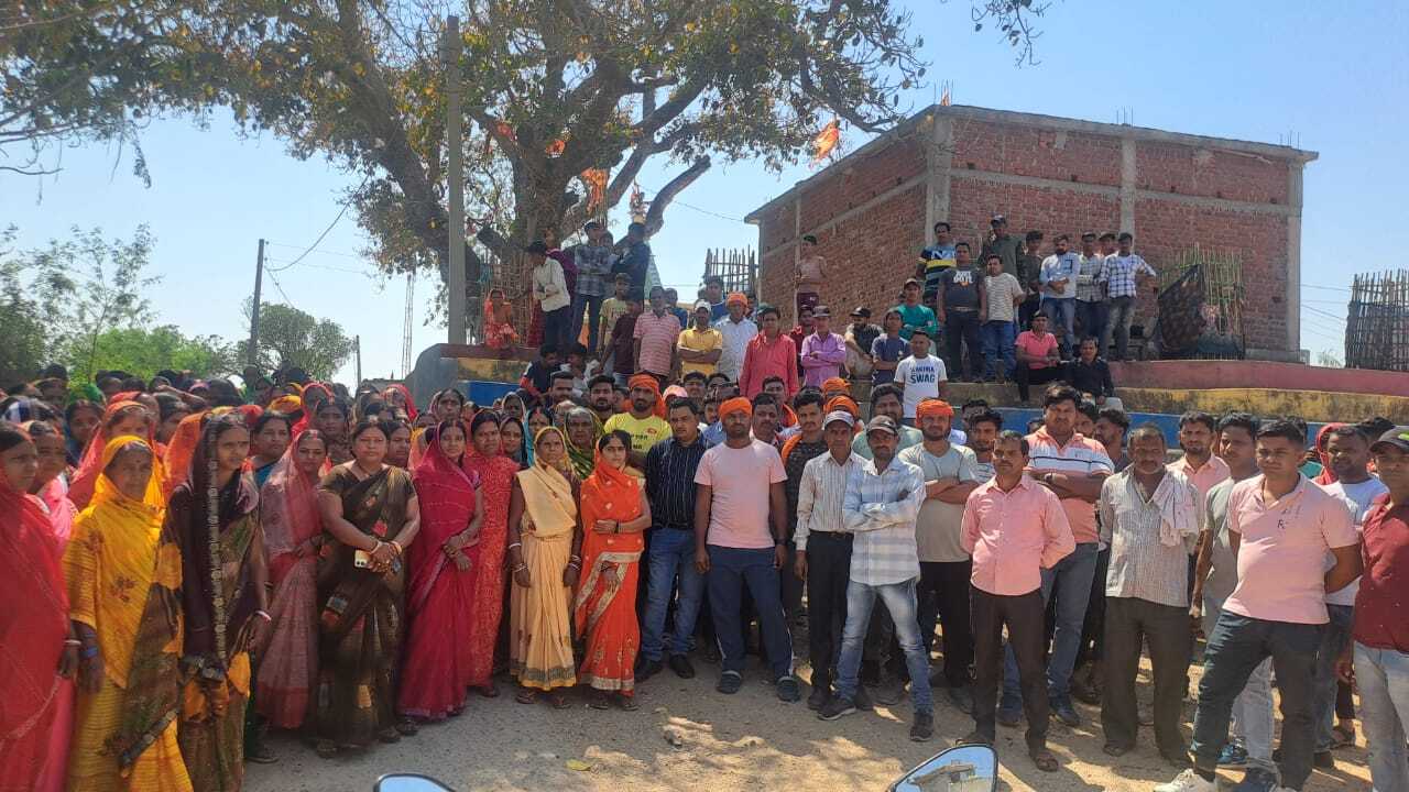 Giridih News: पावापुर में मारपीट के विरोध में थाना पहुंचे ग्रामीण
