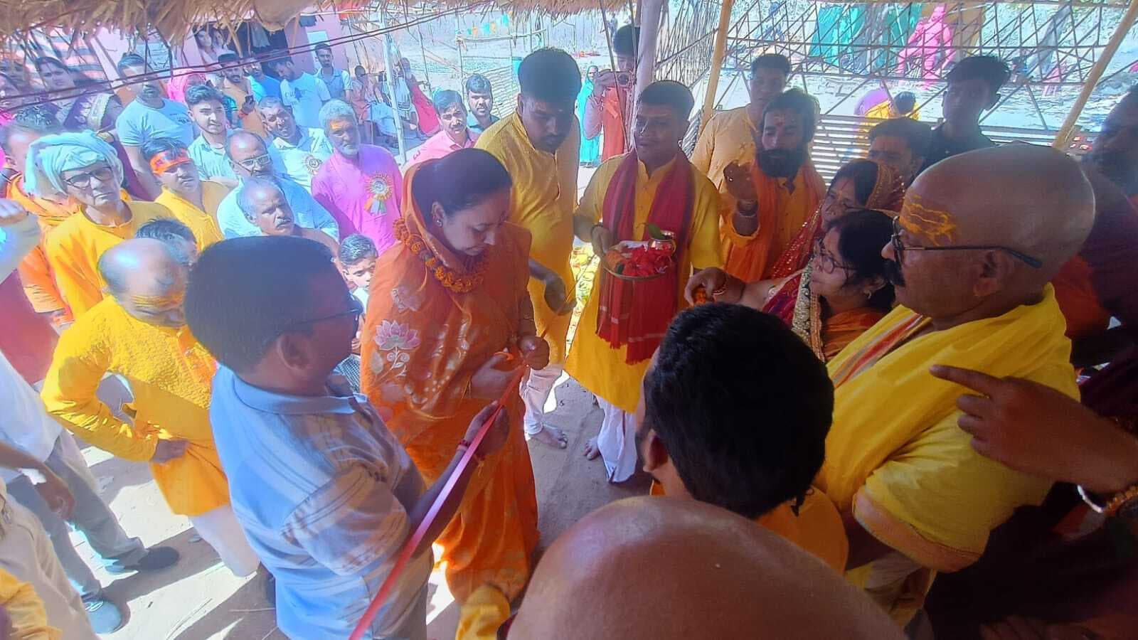 भव्य कलश शोभा-यात्रा के साथ श्रीश्री 1008 हवनात्मक लक्ष्मीनारायण महायज्ञ का हुआ शुभारंभ