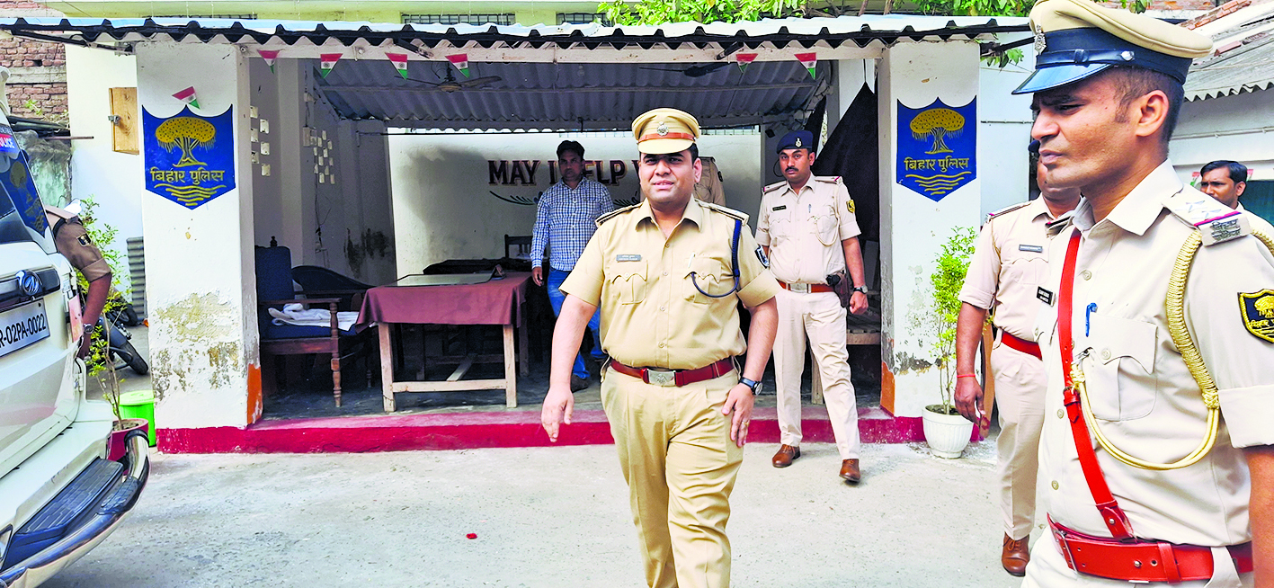 Siwan News : एसपी ने पत्रकारों से पूछा, थाना ठीक काम कर रहा है न