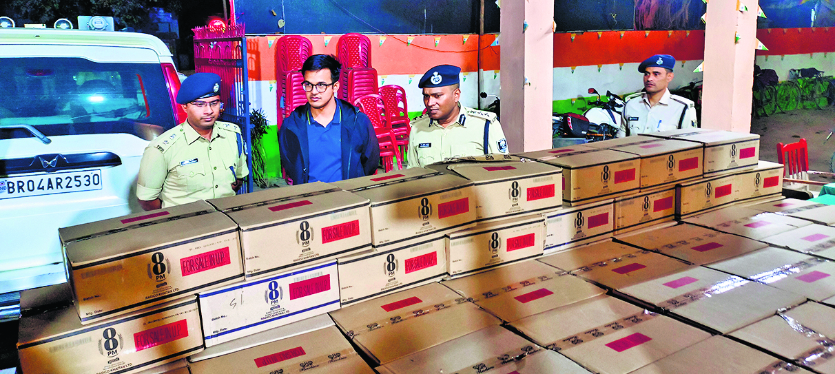 Chhapra News : मांझी पुलिस ने 36 लाख रुपये की शराब के साथ पिकअप चालक को किया गिरफ्तार