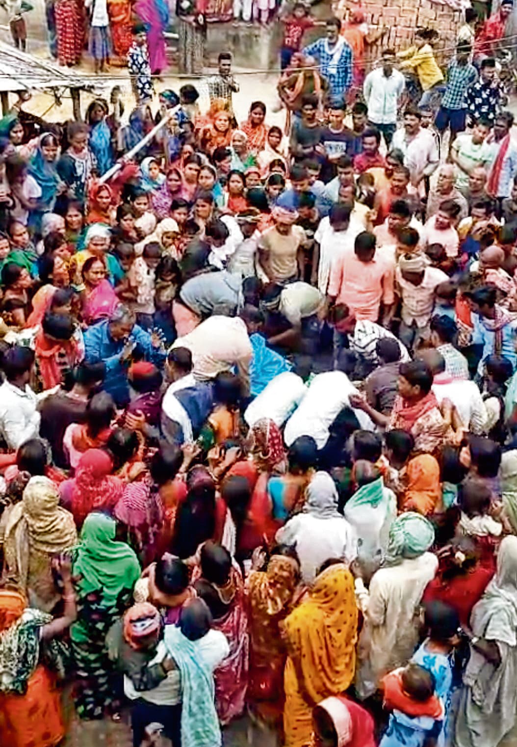 सड़क दुर्घटना में युवक की मौत, शव पहुंचते ही मचा कोहराम