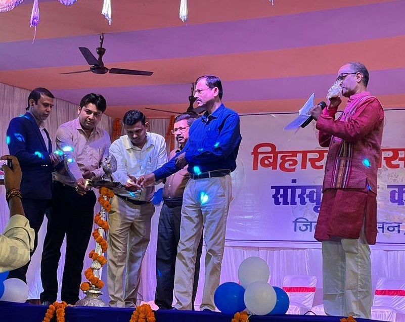 टाउन हॉल में आयोजित सांस्कृतिक कार्यक्रम में जट जटिन लोकनृत्य पर झुमते रहे श्रोता