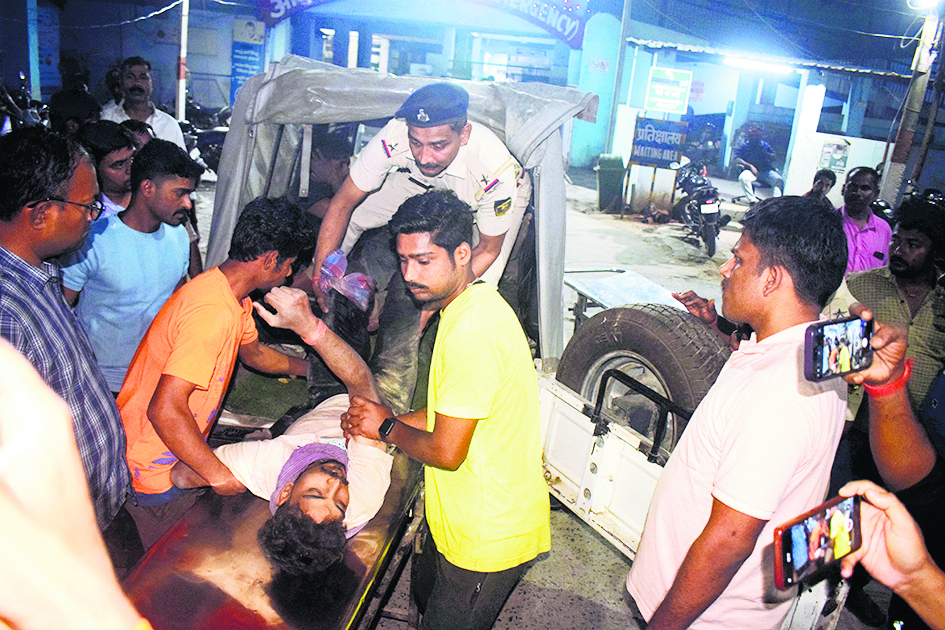 Hajipur News : बिदुपुर में पुलिस और बदमाशों के बीच मुठभेड़, दो कुख्यात के पैर में लगी गोली, दो फरार