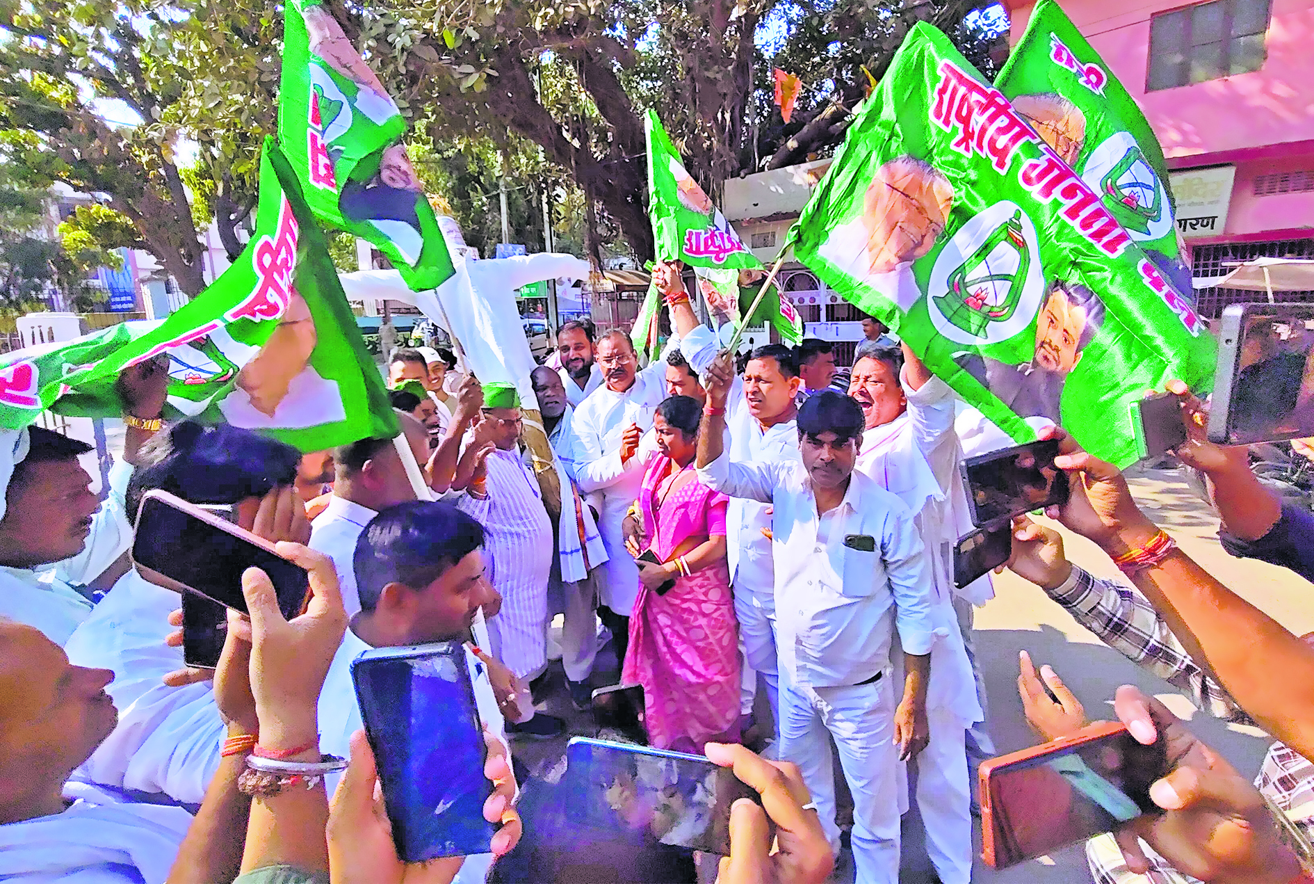 राष्ट्र का अपमान करने के खिलाफ नीतीश का राजद ने किया पुतला दहन