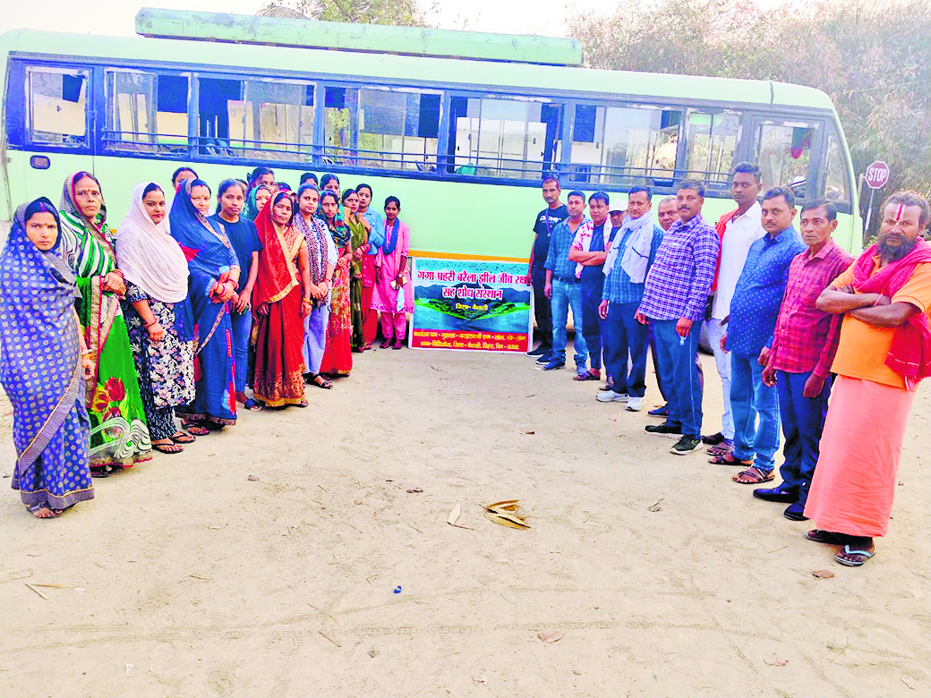 hajipur news. गंगा प्रहरी सम्मेलन में शामिल होने के लिए जंदाहा से रवाना हुआ 34 सदस्यीय दल