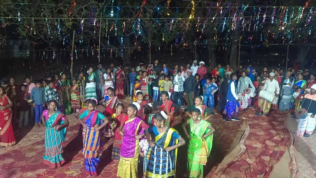 टाटीझरिया के मूरकी में धूमधाम से मनाया प्रकृति पर्व सरहुल