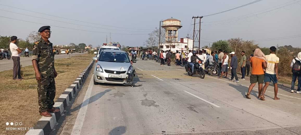 Dhanbad News: महुदा में कार के धक्के से स्कूटी सवार की मौत