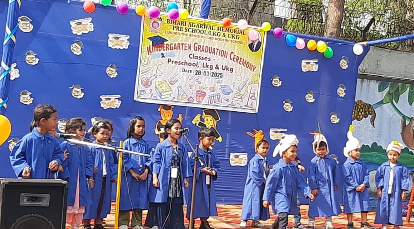 Dhanbad News: एसजीडी मॉर्डन स्कूल में ग्रेजुएशन समारोह का आयोजन