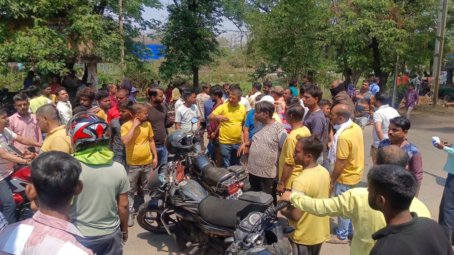 Bokaro News : रीजनल कॉलोनी ढोरी में लगातार चोरी के विरोध में की सड़क जाम