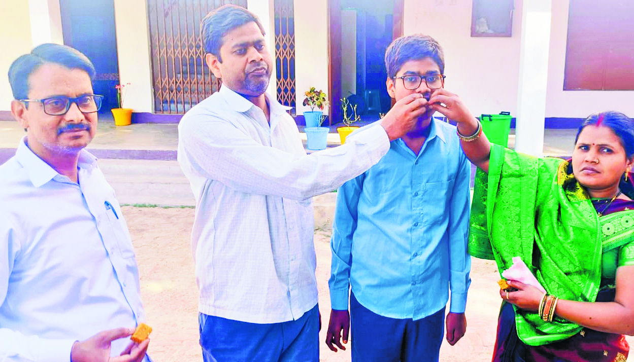 Buxar News: ग्रामीण क्षेत्र के छह छात्र-छात्राओं ने स्टेट टॉप टेन में बनायी जगह
