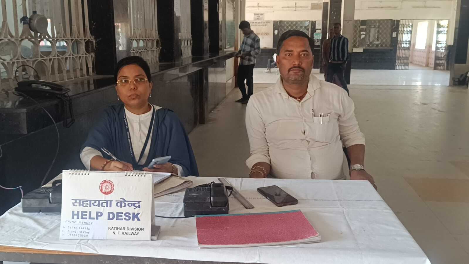 ओडिशा ट्रेन हादसे के बाद किशनगंज रेलवे स्टेशन पर खोला गया हेल्प डेस्क