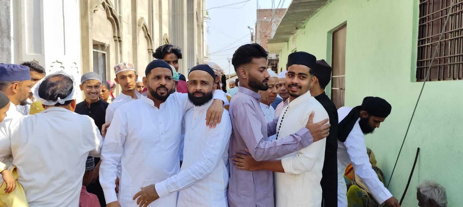 जिले में हर्षोल्लास के साथ ईद मनी