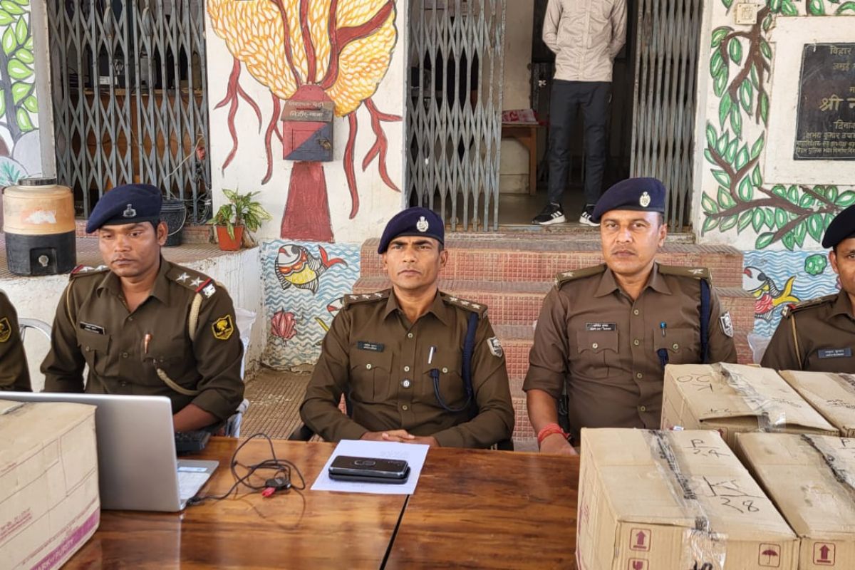 Bihar News: दादा के घर में बना रखा था दारू का अड्डा, जमुई पुलिस ने छापेमारी कर तस्कर के प्लान पर फेरा पानी