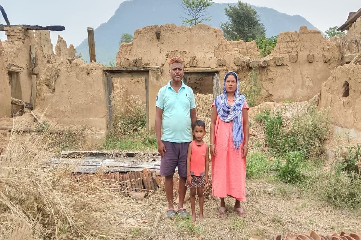 अगलगी में बेघर आदिवासी परिवार को अबतक नहीं मिला मुआवजा, सीएम हेमंत सोरेन से की ये मांग