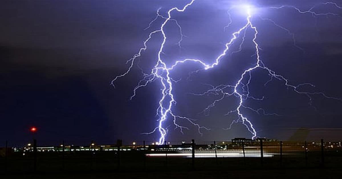 UP Weather: कई जिलों में आंधी के साथ बारिश की चेतावनी… वज्रपात का भी अलर्ट जारी; जानें मौसम विभाग का पूर्वानुमान