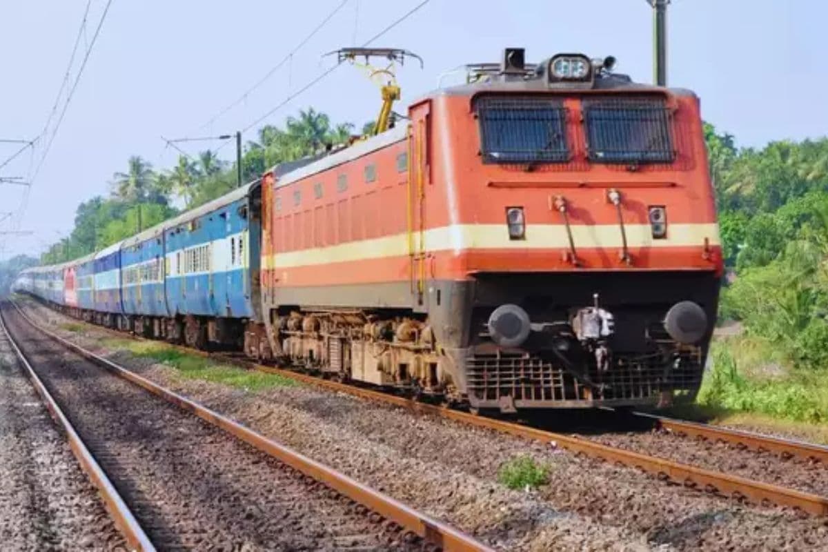 Bihar Train: पाटलिपुत्र-गया सहित 17 जोड़ी स्पेशल ट्रेनों के समय में विस्तार, जानिए नया शेड्यूल और टाइमिंग