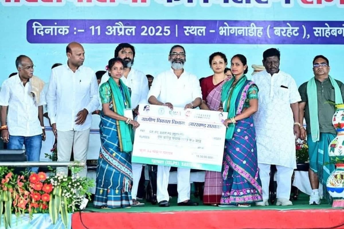 Hemant Soren Gift: हेमंत सोरेन की सिदो-कान्हू जयंती पर 437.85 करोड़ की सौगात, कहा-अब दौड़ेगा झारखंड